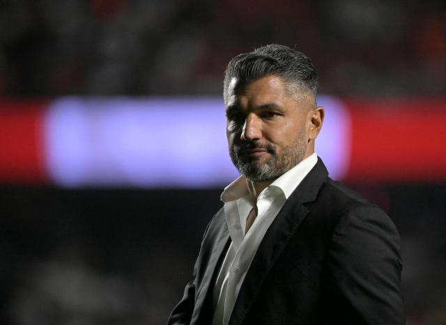 (FILES) Atletico Nacional's Argentine head coach Javier Gandolfi gestures during the Copa Libertadores round of 16 second leg football match between Brazil's Sao Paulo and Colombia's Atletico Nacional at the Morumbi Stadium in Sao Paulo, Brazil on August 19, 2025. Argentinian Javier Gandolfi was announced on March 20, 2026 as the new head coach of Mexican club Leon, which is currently in the midst of a crisis in terms of performance and results as the 2026 Clausura tournament’s regular season draws to a close. (Photo by NELSON ALMEIDA / AFP)