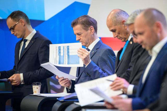 (From L) Leader of Slovenia's party The Democrats, Anze Logar, Slovenia's Prime Minister Robert Golob, Slovenia's opposition leader and nationalist former Prime Minister Janez Jansa, Slovenia's Minister of Economy, Tourism and Sport Matjaz Han and leader of the Christian Democrats conservative party Jernej Vrtovec prepare for the last televised political debate in Ljubljana on March 20, 2026, ahead of the parliamentary elections. Slovenians voters are scheduled to head to the polls on March 22, 2026. (Photo by Jure Makovec / AFP)