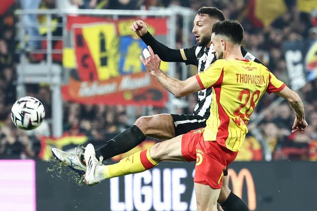 Angers' Algerian midfielder #93 Haris Belkebla (L) fights for the ball with Lens' French midfielder #28 Adrien Thomasson during the French L1 football match between RC Lens and SCO Angers at the Stade Bollaert-Delelis in Lens, northern France, on March 20, 2026. (Photo by Sameer Al-DOUMY / AFP)