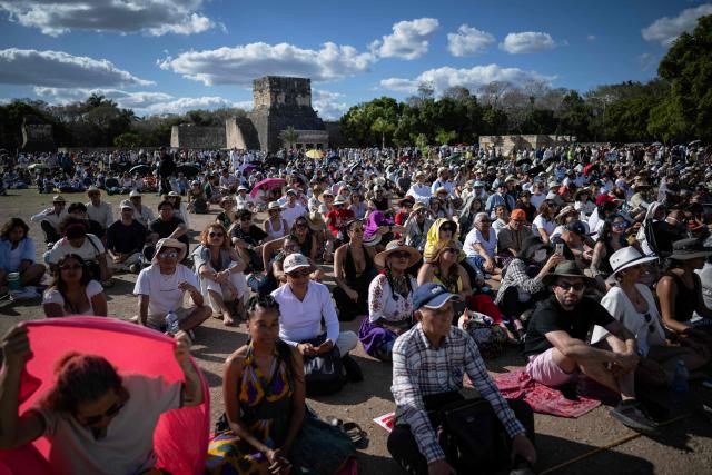 People gather to watch as the shape of a serpent is cast in shadows on the El Castillo pyramid in Chichen Itza on the day of the equinox, Yucatan State, Mexico, on March 20, 2026. The Chichen Itza equinox is a twice-yearly event (spring and fall) where sunlight and shadow create the illusion of a serpent, the deity Kukulcan on the world famous landmark, Chichen Itza’s main pyramid. (Photo by Carl de Souza / AFP)