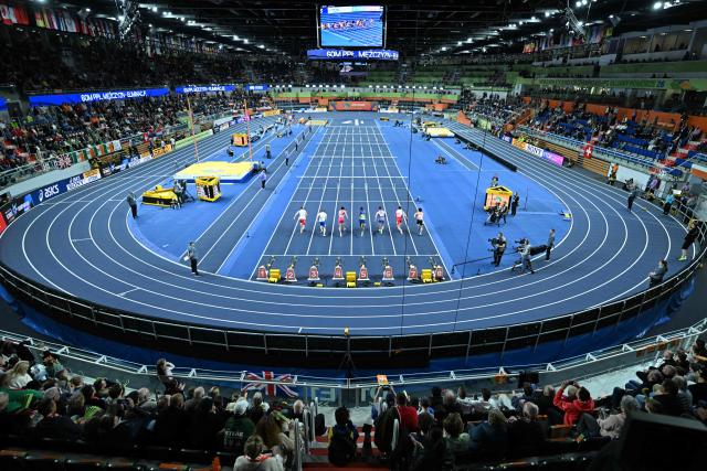 A general view shows spectactors watching athletes during the men's 60 metres hurdles event at the arena during the World Athletics Indoor Championships Kujawy Pomorze 2026 in Torun, Poland on March 21, 2026. (Photo by Kirill KUDRYAVTSEV / AFP)