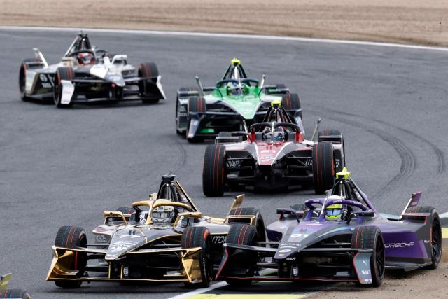 DS Penske's British driver Taylor Barnard (FRON L) and Porsche Formula E Team's Swiss driver Nico Muller (FRONT R) compete in the 2026 FIA Formula E World Championship Madrid E-Prix at the Jarama circuit in San Sebastian de los Reyes, near Madrid on March 21, 2026. Formula E, officially the FIA Formula E World Championship, is a class of auto racing, using only electric-powered cars. (Photo by Oscar DEL POZO / AFP)