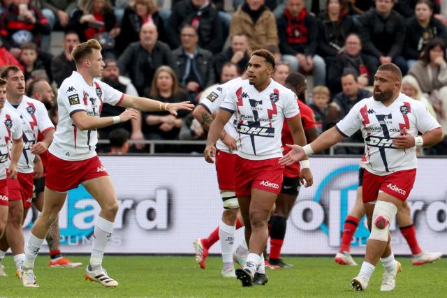 Stade Français' French full-back Leo Barre celebrates after scoring a try during the French Top 14 rugby union match between Rugby Club Toulonnais (Toulon) and Stade Francais (Paris) at the Stade Mayol in Toulon, south-eastern France, on March 21, 2026. (Photo by Pascal POCHARD-CASABIANCA / AFP)
