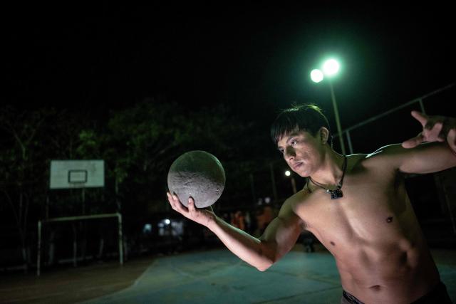 Angel Jesus Be Chi, captain of the Mexican Mayan ballgame team Mayawayak, holds a traditional ball during a practice session in San Pedro Chimay, Yucatan state, Mexico, on March 20, 2026. The Mayan ballgame dates back 3,500 years, making it the first organized sport in history. It is played with a heavy 3-kilogram solid rubber ball that is struck with the hips. The traditional game is still played in tournaments in seven countries: Mexico, the United States, Guatemala, Belize, Honduras, El Salvador and Panama. (Photo by Carl de Souza / AFP)