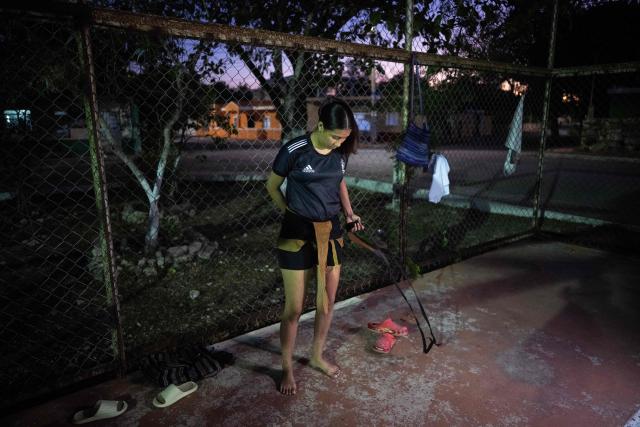 A young woman from the Mexican Mayan ballgame team Mayawayak takes part in a practice session in San Pedro Chimay, Yucatan state, Mexico, on March 20, 2026. The Mayan ballgame dates back 3,500 years, making it the first organized sport in history. It is played with a heavy 3-kilogram solid rubber ball that is struck with the hips. The traditional game is still played in tournaments in seven countries: Mexico, the United States, Guatemala, Belize, Honduras, El Salvador and Panama. (Photo by Carl de Souza / AFP)
