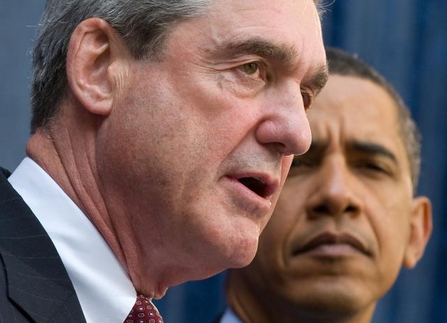 (FILES) US President Barack Obama listens to his introduction by FBI Director Robert Mueller before speaking to employees at FBI Headquarters in Washington, DC, April 28, 2009. Mueller, the former FBI director who led a politically explosive investigation into President Donald Trump, has died aged 81, US media reported Saturday. (Photo by Saul LOEB / AFP)