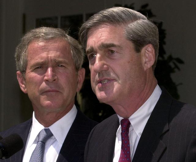 (FILES) Robert Mueller (R) being named the new director of the Federal Bureau of Investigation (FBI) by US President George W. Bush (L) at a White House Rose Garden ceremony, on July 5, 2001 in Washington, DC. Mueller, the former FBI director who led a politically explosive investigation into President Donald Trump, has died aged 81, US media reported Saturday. (Photo by MIKE THEILER / AFP)
