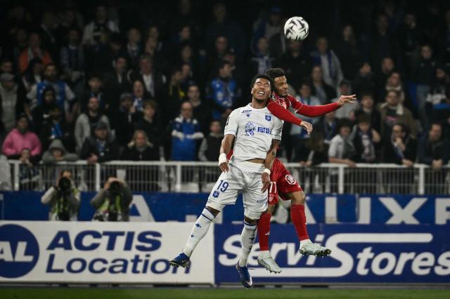 Auxerre’s Cameroonian forward #19 Danny Damaso (L) fights for the ball with Brest’s French defender #77 Kenny Lala during the French ligue 1 football match between Auxerre (AJ Auxerre) and Brest (Stade Brestois) at Abbe Deschamps stadium in Auxerre, central eastern France on March 21, 2026. (Photo by ARNAUD FINISTRE / AFP)