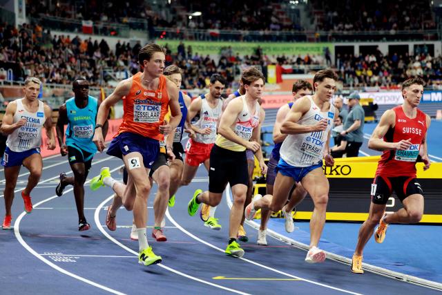 Netherlands' Jeff Tesselaar (3L) looks across to eventual winner Switzerland's Simon Ehammer (R) during the men's heptathlon 1000m final during the World Athletics Indoor Championships Kujawy Pomorze 2026 in Torun, Poland on March 21, 2026. (Photo by Wojtek RADWANSKI / AFP)