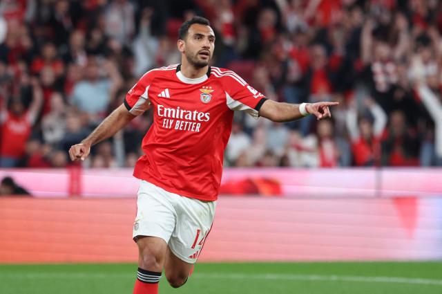 SL Benfica's Greek forward #14 Vangelis Pavlidis celebrates scoring his team's second goal during the Portuguese League football match between SL Benfica and Vitoria Guimaraes at Estadio da Luz in Lisbon on March 21, 2026. (Photo by Henrique Casinhas / AFP)