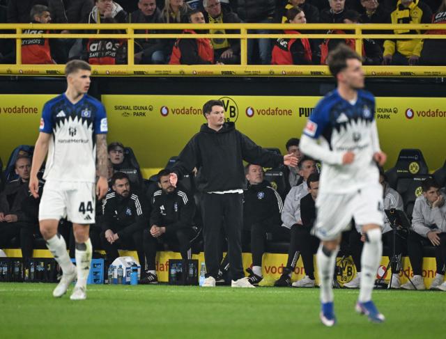 Hamburg's German head coach Merlin Polzin (C) reacts during the German first division Bundesliga football match between Borussia Dortmund and HSV Hamburg in Dortmund, western Germany, on March 21, 2026. (Photo by UWE KRAFT / AFP) / DFL REGULATIONS PROHIBIT ANY USE OF PHOTOGRAPHS AS IMAGE SEQUENCES AND/OR QUASI-VIDEO