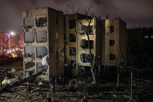 First responders inspect the site of an Iranian missile strike in Arad early on March 22, 2026. Iranian missile strikes on two southern Israeli towns wounded more than 100 people on March 21, medics said, after Israeli air defence systems failed to intercept the projectiles. (Photo by Ilia YEFIMOVICH / AFP) / 