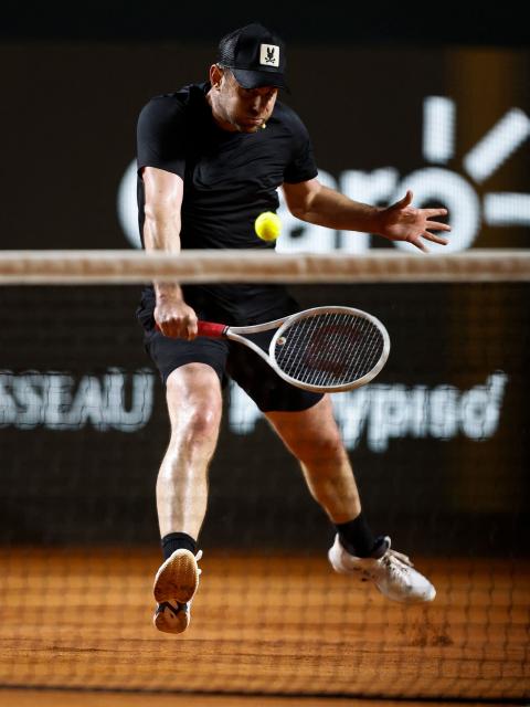 US former player Andrew Roddick returns during an exhibition match against Argentina's former tennis players Diego Schwartzman (L) and Juan Martin Del Potro ahead of the Latin America Open Tournament in Sao Paulo, Brazil on March 21, 2026. (Photo by Miguel SCHINCARIOL / AFP)