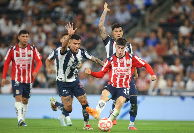 Monterrey's defender #21 Luis Reyes (L) and Guadalajara's forward #34 Armando Gonzalez fight for the ball during the Liga MX Clausura football match between Monterrey and Guadalajara at the BBVA Stadium in Monterrey, Mexico, on March 21, 2026. (Photo by Julio Cesar AGUILAR / AFP)
