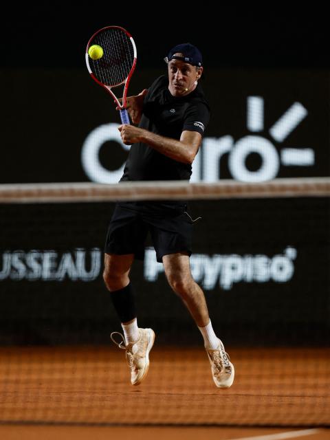 Brazil's former tennis player Fernando Meligeni returns during an exhibition match against Argentina's former tennis players Diego Schwartzman (L) and Juan Martin Del Potro ahead of the Latin America Open Tournament in Sao Paulo, Brazil on March 21, 2026. (Photo by Miguel SCHINCARIOL / AFP)