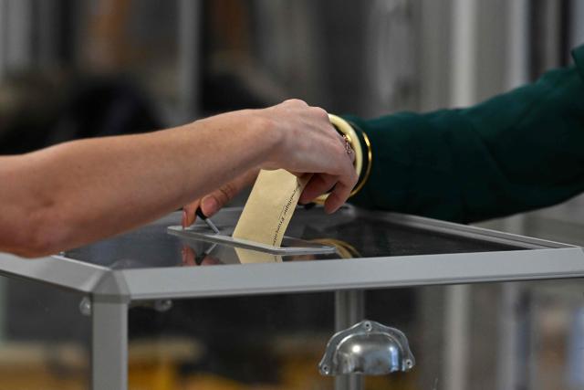 A woman casts her ballot at a polling station during the party rally following the second round of France's 2026 municipal elections in Toulon, southern France on March 22, 2026. (Photo by Miguel MEDINA / AFP)