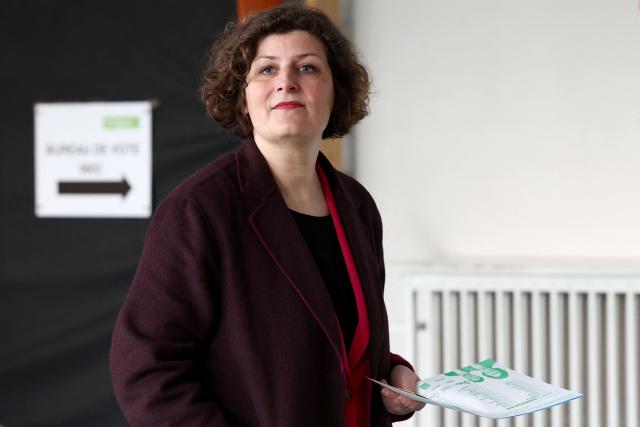 Strasbourg's incumbent mayor and Les Ecologistes candidate for re-election Jeanne Barseghian (C) prepares to cast her ballot during the second round of France's 2026 municipal elections in Strasbourg, eastern France on March 22, 2026. (Photo by FREDERICK FLORIN / AFP)