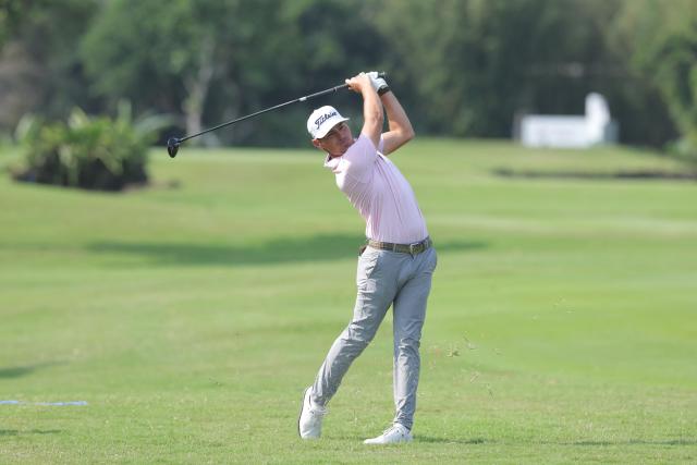 Jordan Gumberg of the US hits a shot during the final round of the DP World Tour Hainan Classic golf tournament at the Mission Hills golf course in Haikou, in China’s southern Hainan province on March 22, 2026. (Photo by CN-STR / AFP) / China OUT