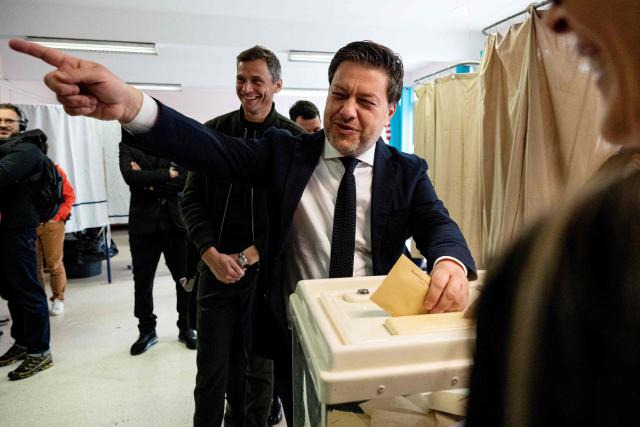 TOPSHOT - Marseille's incumbent mayor and broad left-wing coalition Printemps Marseillais candidate for re-election Benoit Payan casts his ballot during the second round of France's 2026 municipal elections in Marseille, southern France on March 22, 2026. (Photo by Elodie CLEMENT / AFP)