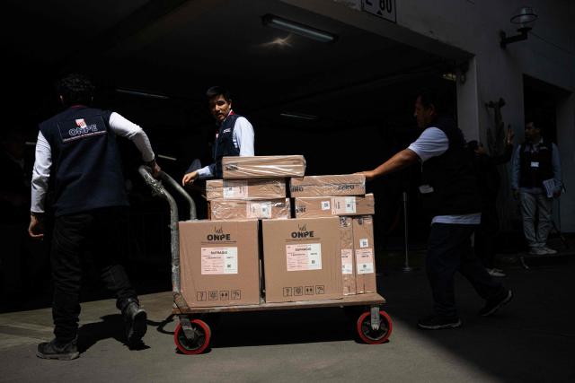Workers from the ONPE (National Office of Electoral Processes) unload electoral material at the Ministry of Foreign Affairs, to then be sent to voters living abroad, in Lima on March 22, 2026. Peru will hold presidential elections on April 12, 2026. (Photo by ERNESTO BENAVIDES / AFP)