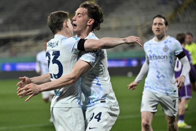 Inter Milan's Italian forward #94 Pio Esposito celebrates with Inter Milan's Italian midfielder #23 Nicolo Barella after scoring his team's first goal during the Italian Serie A football match between Fiorentina and Inter Milan at the Artemio Franchi Stadium in Florence on March 22, 2026. (Photo by Tiziana FABI / AFP)