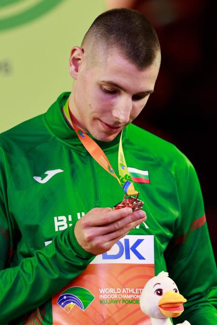 Bronze medallist Bulgaria's Bozhidar Saraboyukov celebrates on the podium for the men's long jump event during the World Athletics Indoor Championships Kujawy Pomorze 2026 in Torun, Poland on March 22, 2026. (Photo by Wojtek RADWANSKI / AFP)
