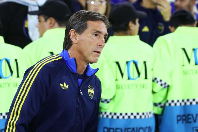 Boca Juniors' head coach Claudio Ubeda enters the field before the Argentine Professional Football League 2026 Apertura Tournament match between Boca Juniors and Instituto de Cordoba at La Bombonera Stadium in Buenos Aires on March 22, 2026. (Photo by ALEJANDRO PAGNI / AFP)