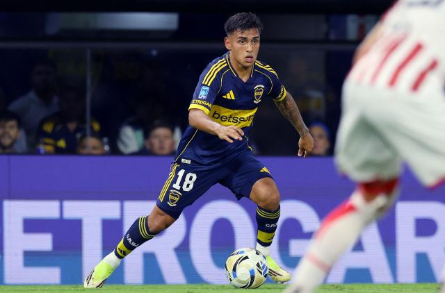 Boca Juniors' midfielder #18 Milton Delgado controls the ball during the Argentine Professional Football League 2026 Apertura Tournament match between Boca Juniors and Instituto de Cordoba at La Bombonera Stadium in Buenos Aires on March 22, 2026. (Photo by ALEJANDRO PAGNI / AFP)