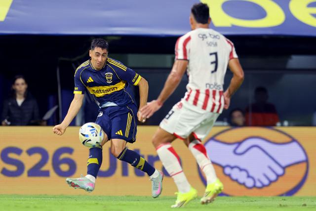 Boca Juniors' Uruguayan forward #16 Miguel Merentiel (L) shoots past Instituto's defender #03 Diego Sosa during the Argentine Professional Football League 2026 Apertura Tournament match between Boca Juniors and Instituto de Cordoba at La Bombonera Stadium in Buenos Aires on March 22, 2026. (Photo by ALEJANDRO PAGNI / AFP)