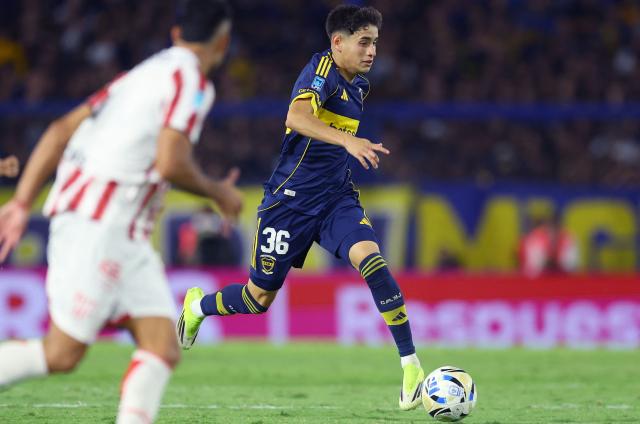 Boca Juniors' midfielder #36 Tomas Aranda controls the ball during the Argentine Professional Football League 2026 Apertura Tournament match between Boca Juniors and Instituto de Cordoba at La Bombonera Stadium in Buenos Aires on March 22, 2026. (Photo by ALEJANDRO PAGNI / AFP)