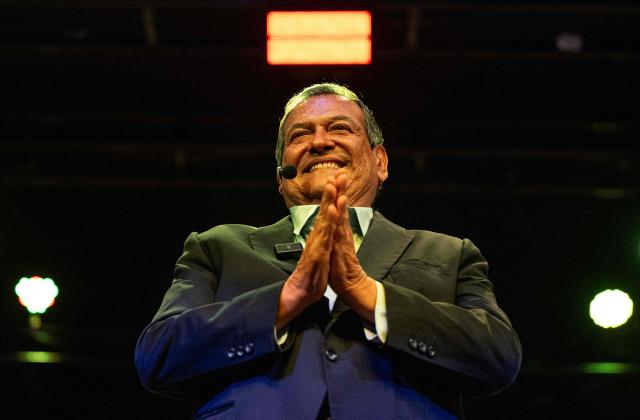 Peru's presidential candidate Jorge Nieto for the Buen Gobierno party, gestures to supporters during a campaign event in Lima on March 22, 2026. Peru will hold presidential elections on April 12. (Photo by ERNESTO BENAVIDES / AFP)