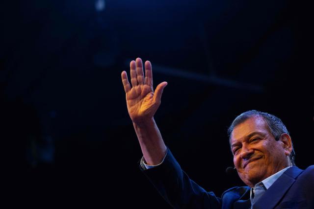 Peru's presidential candidate Jorge Nieto for the Buen Gobierno party, gestures to supporters during a campaign event in Lima on March 22, 2026. Peru will hold presidential elections on April 12. (Photo by ERNESTO BENAVIDES / AFP)