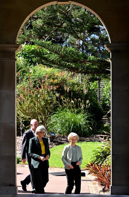 European Commission President Ursula von der Leyen (R) walks with Australia's Governor-General Sam Mostyn (2nd L) along the colonnaded verandah at Admiralty House in Sydney on March 23, 2026. (Photo by Saeed KHAN / AFP)