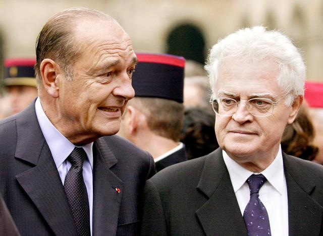 (FILES) French President Jacques Chirac (L) talks to French Prime Minister Lionel Jospin during a ceremony at the Invalides in Paris on September 25, 2001. Former socialist Prime Minister Lionel Jospin has died at the age of 88, his family announced on March 23, 2026. (Photo by FRANCOIS MORI / AFP)