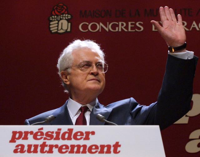 (FILES) French prime minister Lionel Jospin delivers a speech on February 24, 2002 in Paris, during an extraordinary congress of the French Socialist Party. Former socialist Prime Minister Lionel Jospin has died at the age of 88, his family announced on March 23, 2026. (Photo by PHILIPPE DESMAZES / AFP)
