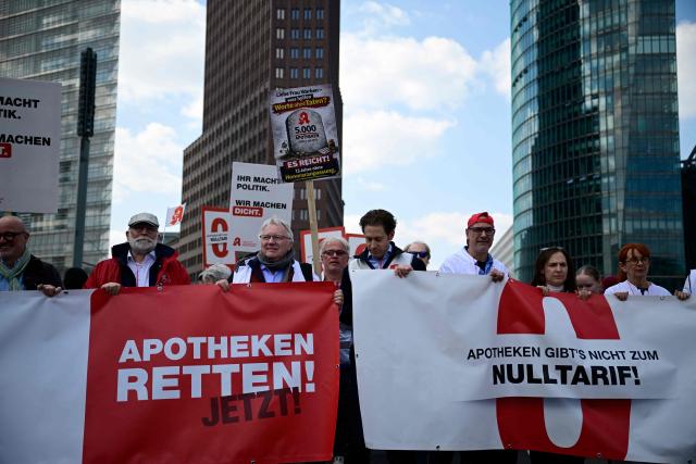 Protesters take part in a demonstration organised by the Federal Union of German Pharmacists' Associations (ABDA, Bundesvereinigung Deutscher Apothekerverbaende) on March 23, 2026 in Berlin. Pharmacists across the country staged a protest, closing their pharmacies and holding rallies to demand a pay rise. (Photo by Tobias SCHWARZ / AFP)