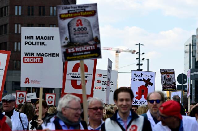 Protesters take part in a demonstration organised by the Federal Union of German Pharmacists' Associations (ABDA, Bundesvereinigung Deutscher Apothekerverbaende) on March 23, 2026 in Berlin. Pharmacists across the country staged a protest, closing their pharmacies and holding rallies to demand a pay rise. (Photo by Tobias SCHWARZ / AFP)