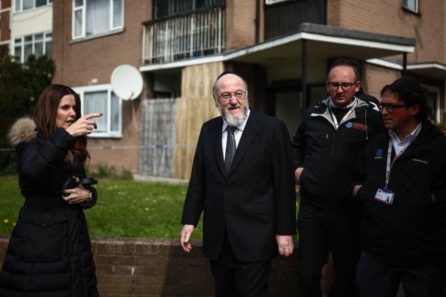 Chief rabbi Ephraim Mirvis (C) tours the area in the Golders Green neighbourhood of north London on March 23, 2026, after volunteer ambulances run by a Jewish organisation were set on fire overnight. Britain's Prime Minister Keir Starmer on March 23 condemned "a deeply shocking antisemitic arson attack" on volunteer ambulances run by a Jewish organisation in London. (Photo by Henry Nicholls / AFP)