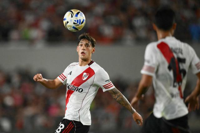 (FILES) River Plate's defender #28 Lucas Martinez Quarta controls the ball during the Argentine Professional Football League 2026 Apertura Tournament match between River Plate and Gimnasia y Esgrima La Plata at the Mas Monumental Stadium in Buenos Aires on January 28, 2026. The Argentine Football Association announced on March 23, 2026 that Argentina has withdrawn Olympique de Marseille defender Leonardo Balerdi from the squad for its next two friendlies due to injury, and has called up River Plate centre-back Lucas Martínez Quarta in his place. (Photo by Luis ROBAYO / AFP)