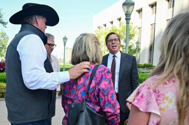 Plaintiffs' attorney Mark Lanier speaks with parents outside the Los Angeles Superior Court courthouse as the jury continues deliberations in a trial to determine whether social media companies deliberately designed their platforms to be addictive to children, in Los Angeles, on March 23, 2026. The jurors in a landmark social media trial signaled March 23 that they could not reach a consensus against one of the two defendants, Meta and YouTube. "The jury has difficulty coming to a consensus regarding one defendant, do you have any advice on how to move forward?" the jurors told Judge Carolyn Kuhl, according to a note she read out loud. (Photo by Frederic J. Brown / AFP)