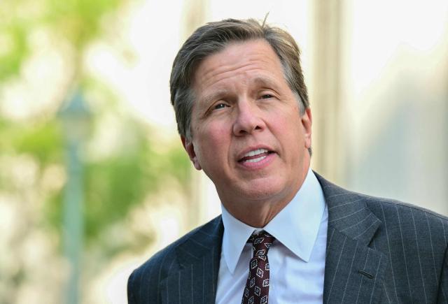 Plaintiffs' attorney Mark Lanier speaks to journalists outside the Los Angeles Superior Court courthouse as the jury continues deliberations in a trial to determine whether social media companies deliberately designed their platforms to be addictive to children, in Los Angeles, on March 23, 2026. The jurors in a landmark social media trial signaled March 23 that they could not reach a consensus against one of the two defendants, Meta and YouTube. "The jury has difficulty coming to a consensus regarding one defendant, do you have any advice on how to move forward?" the jurors told Judge Carolyn Kuhl, according to a note she read out loud. (Photo by Frederic J. Brown / AFP)
