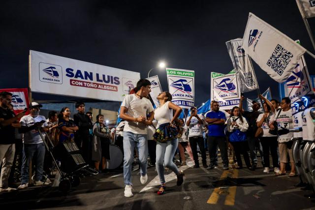 Peru's presidential candidate Jose Williams, for the Avanza Pais party, dance outside the Lima Convention Center during the first round of debates on tackling crime and corruption in Lima on March 23, 2026, ahead of the April 12 general election. (Photo by Connie FRANCE / AFP)