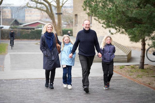 Green Left political leader Martin Lidegaard arrives with his family to cast his vote in the parliamentary election in Copenhagen on March 24, 2026. (Photo by Martin Sylvest / Ritzau Scanpix / AFP) / Denmark OUT