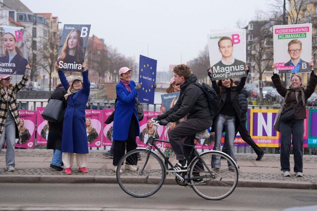 Social Liberal Party former EU Commissioner Margrethe Vestager (C) campaigns at Christianshavns Torv in Copenhagen on March 24, 2026. (Photo by Rasmus Flindt Pedersen / Ritzau Scanpix / AFP) / Denmark OUT