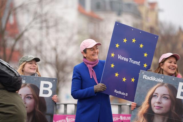Social Liberal Party former EU Commissioner Margrethe Vestager (C) campaigns at Christianshavns Torv in Copenhagen on March 24, 2026. (Photo by Rasmus Flindt Pedersen / Ritzau Scanpix / AFP) / Denmark OUT