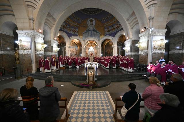 Bishops attend a mass in the Notre-Dame-du-Rosaire-de-Lourdes during the plenary assembly of the bishops of France on March 24, 2026 in Lourdes. (Photo by LIONEL BONAVENTURE / AFP)
