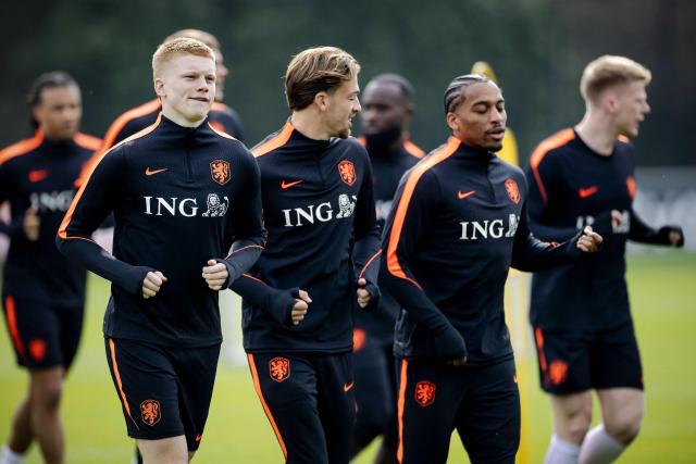 Netherlands' midfielder Kees Smit (L) takes part in a training session ahead of the Netherlands national team's friendly football match against Norway in Zeist on March 24, 2026. (Photo by Koen van Weel / ANP / AFP) / Netherlands OUT