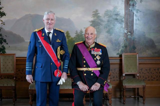 King Philippe of Belgium (L) and King Harald V of Norway pose for a photo in the Bird Room at the Royal Palace in Oslo, Norway during a visit of the Belgian royal couple, on March 24, 2026. (Photo by Ole Berg-Rusten / NTB / AFP) / Norway OUT