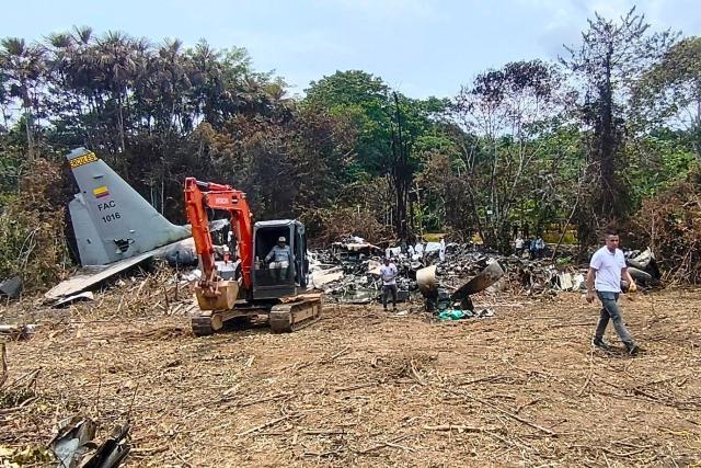 An excavator works at the crash site of the Air Force Hercules aircraft that crashed during takeoff in Puerto Leguizamo, Colombia, near the southern border with Ecuador, on March 24, 2026. The death toll in one of Colombia's worst air accidents in recent history rose to at least 68, an updated tally released on March 24 showed, as the government faulted a "junk" aircraft donated by the United States. (Photo by daniel ortiz / AFP)
