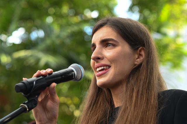 (FILES) Camilla Fabri, the wife of Colombian businessman Alex Saab, who was estradited to the US, speaks during a demonstration demanding his release, at the Bolivar square in Caracas, on October 17, 2021. The wife of the Colombian businessman accused of acting as a front man for the ousted Nicolбs Maduro has officially left Venezuela’s interim government, following the announcement on March 24, 2026, of a new head for the immigration program she had been overseeing. (Photo by Federico PARRA / AFP)